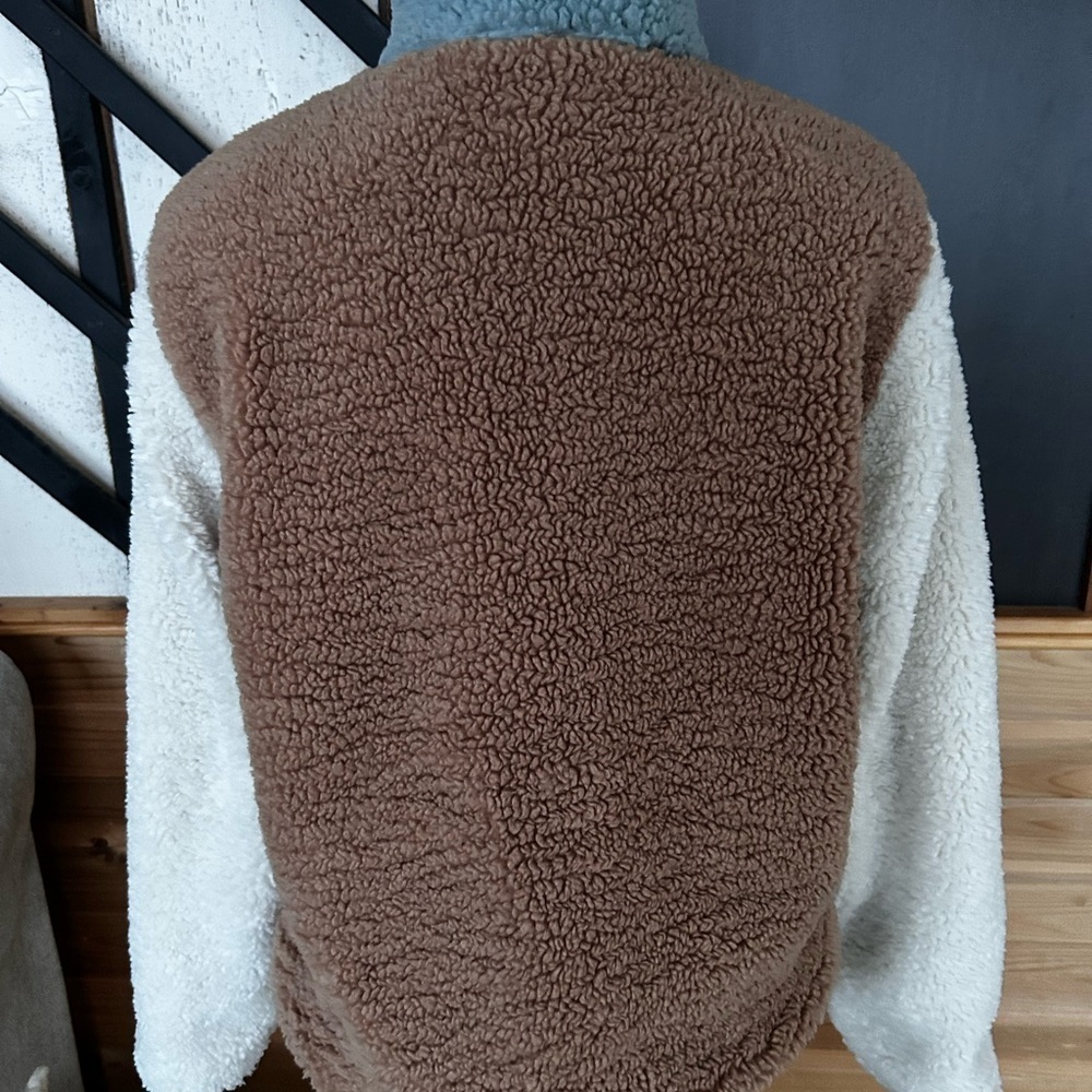 Cozy women’s Sherpa Jacket - White and Brown Thread & Supply size M - Picture 8 of 9